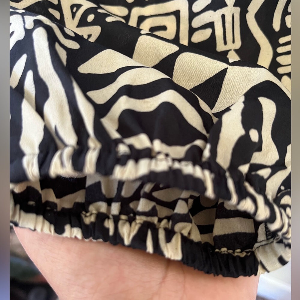 Black and Tan Geometric Print Pants Size Small - Picture 3 of 7